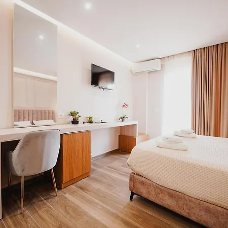 28 Aparthotel Himare