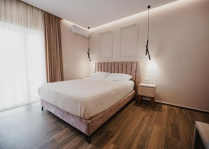 28 Himare