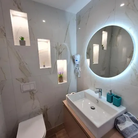 28 Aparthotel *