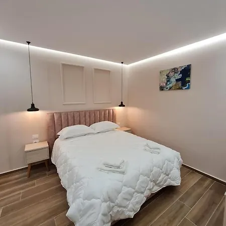 28 Aparthotel Himare