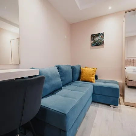 28 Aparthotel *