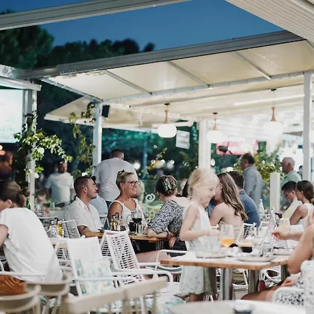 28 Aparthotel Himare