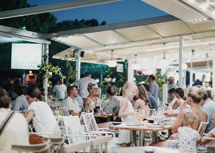 28 Aparthotel Himare